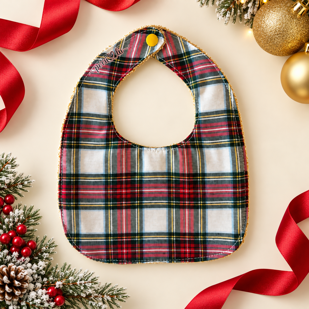 Bavetta natalizia tartan Perrilù con sfondo crema nastri rossi e decorazioni di Natale