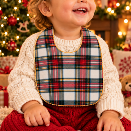 Bimba o bimbo con bavetta natalizia tartan Perrilù in ambientazione natalizia